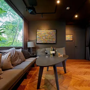 Holiday home ギャラリーホテル 「distortion ９」, Osaka